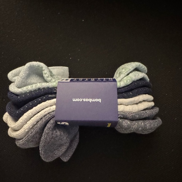 Bombas Women’s Gripper Ankle Socks- 4 pack - Picture 3 of 4